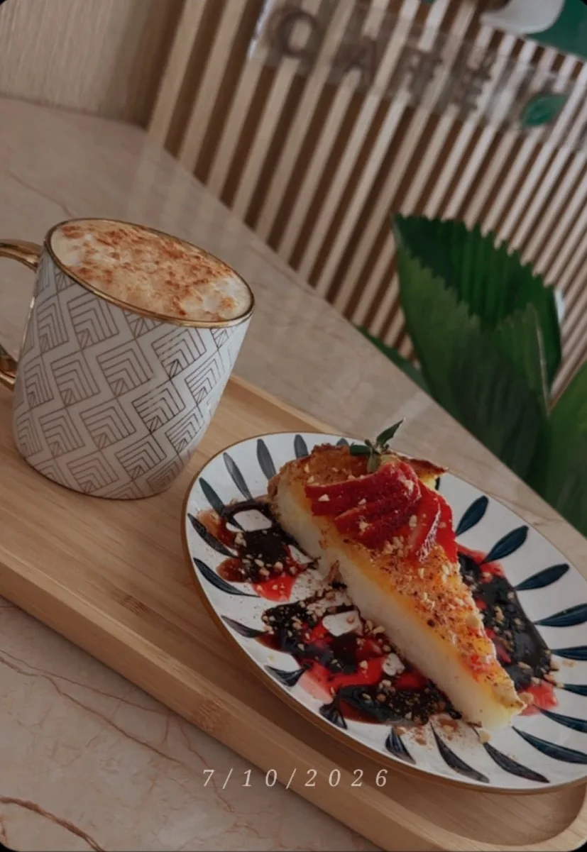 Capuchino y pie artesanal