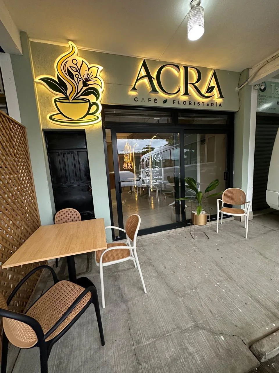 Vista de la fachada de ACRA