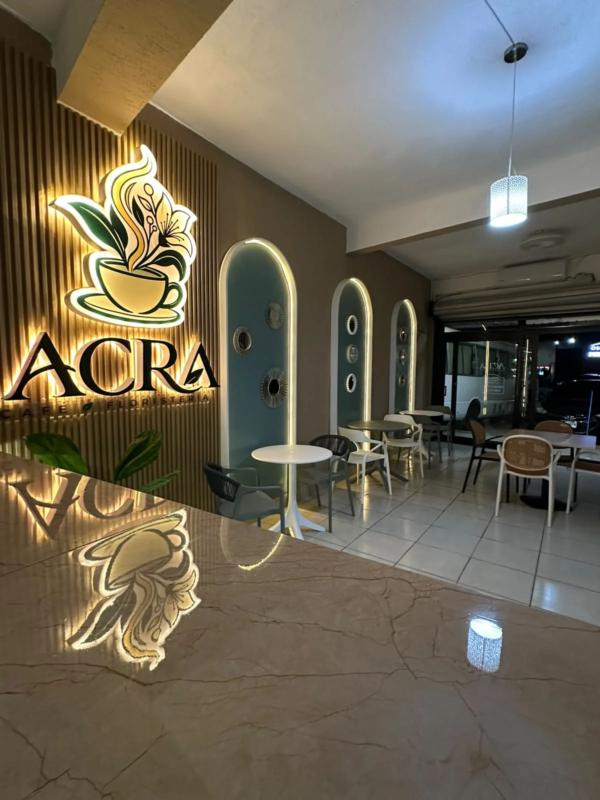 Interior de ACRA Café y Floristería