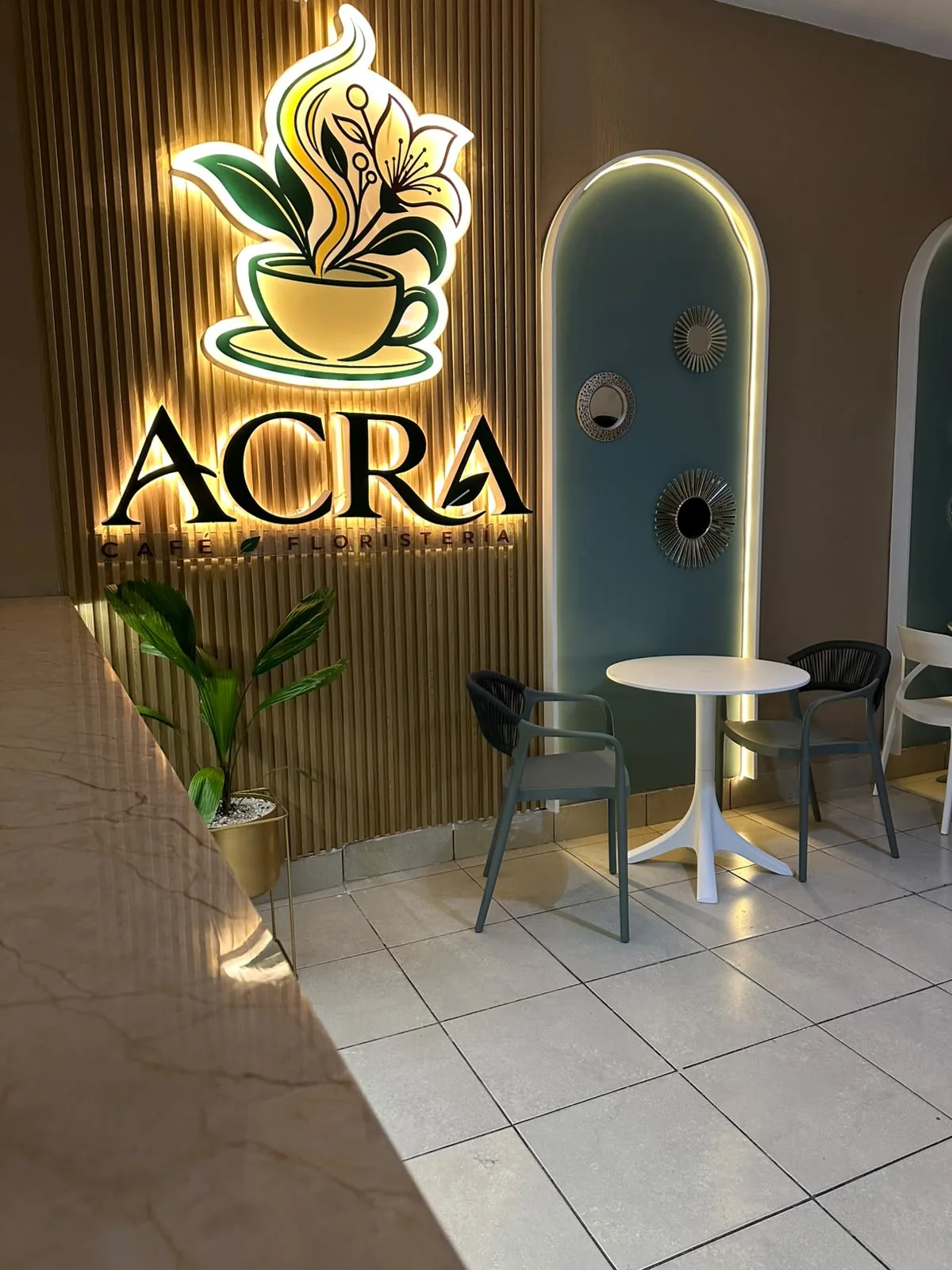 Interior real de ACRA Café y Floristería